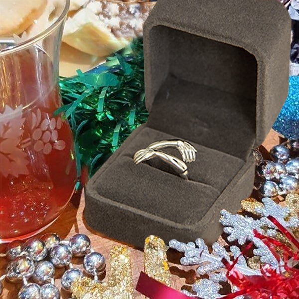 2022 New-Couple Hug Ring Romantic Gift